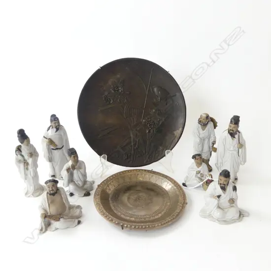 8 ORIENTAL MUD MEN H.130mm + 2 METAL PLATES 210mm dia