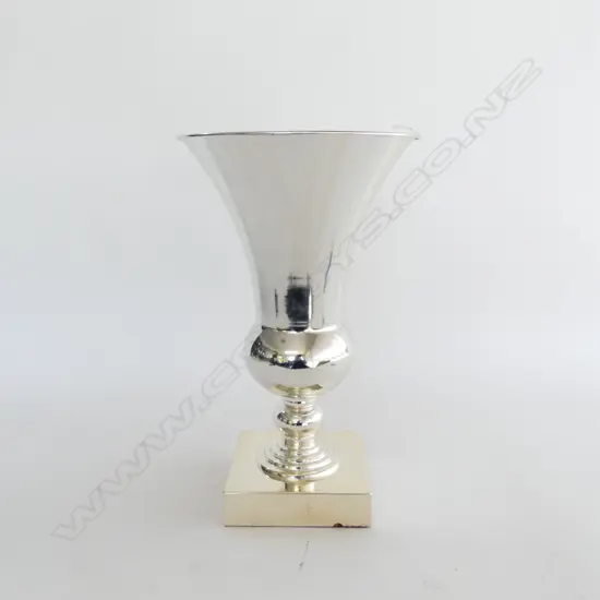 LG SILVER COLOURED METAL VASE H.405mm