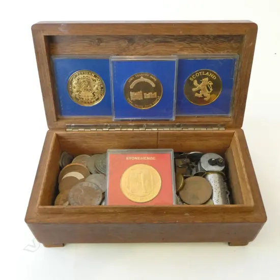 ASST. COINS MOSTLY UK IN WOODEN BOX W.200mm