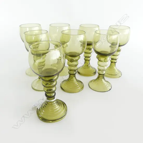 8 GREEN WINE GLASSES H.155mm chips to base