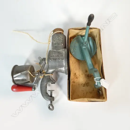 VINTAGE CAST METAL BOHNEN-SCHNEIDER 'JUPITER' TABLETOP SLICER H.250mm IN ORIGNAL BOX & VINTAGE SPONG SLICER/GRATER H.300
