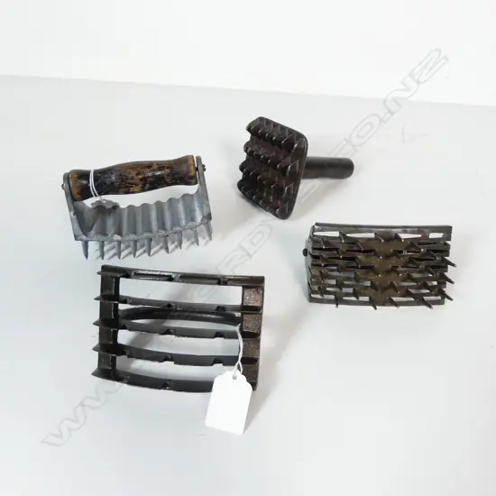 2486/2743/1937/3061 4 VINTAGE METAL HAND HELD MEAT TENDERIZERS L110MM