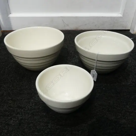 3 BEEHIVE MIXING BOWLS; LARGEST H.110 Dia.190mm