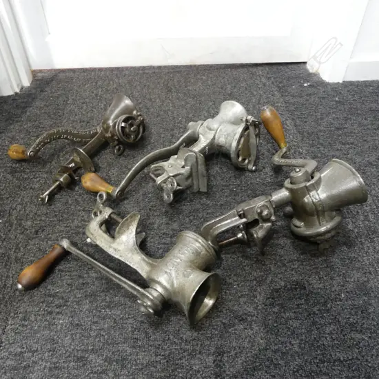 (2222/3625/3583/3613) COLLECTION OF 4 VINTAGE CAST IRON MEAT MINCERS 