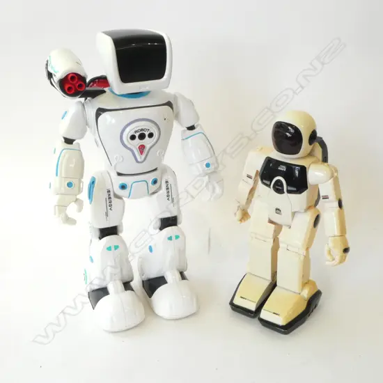2 TOY ROBOTS H.400mm