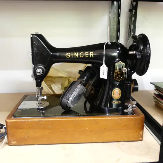 ELECTRIC SINGER SEWING MACHINE