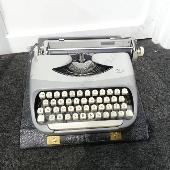 ROYAL TYPE WRITER, CASED
