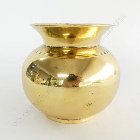 VICTORIAN BRASS. VASE in good polish squat spherical H.130mm