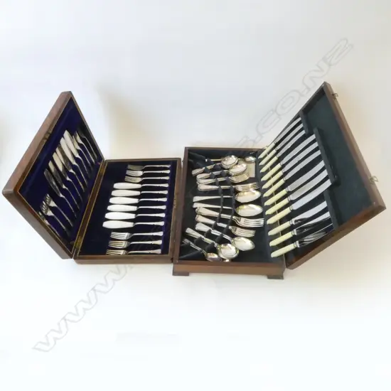 OAK  BOXED PLATED FISH SET WITH BOXED CUTLERY SET 