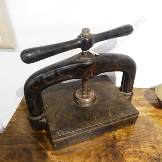 OLD VICTORIAN BOOKPRESS WITH GILT DETAILING & MAKERS TRANSFER  400 x 260 x 340mm