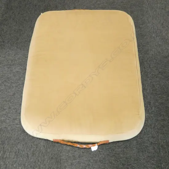 CLOUD7 CANVAS DOG BED w. LEATHER HANDLES 830x620mm