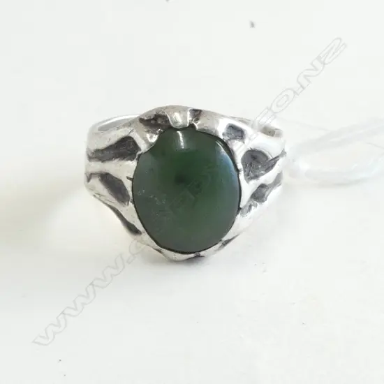 VINTAGE STYLISH SILVER & POUNAMU GENT'S SIGNET RING trunk type mount SIZE O