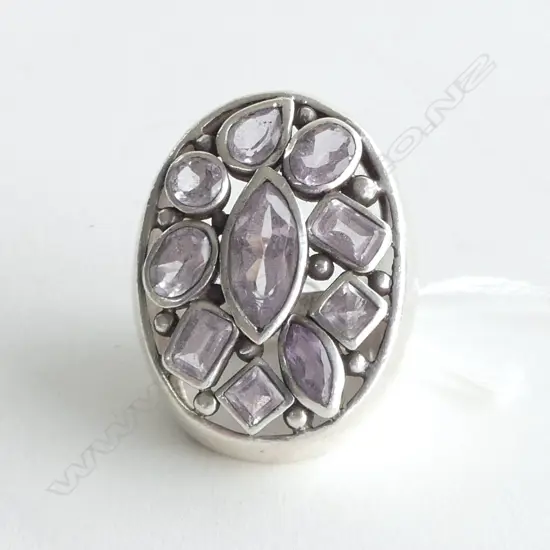 X LARGE SILVER GEM SET RING SIZE P (Small chip to centre stone)