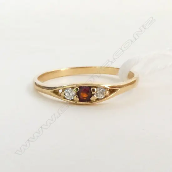 vintage 9ct YELLOW GOLD 3 STONE RING 1.5gms SIZE P