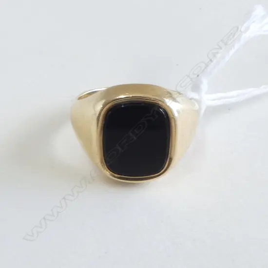 9ct YELLOW GOLD & ONYX SIGNET RING 6.2gms SIZE P
