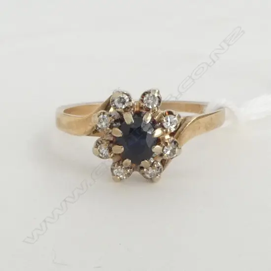 9ct GOLD SAPPHIRE & DIAMOND CLUSTER RING 1.95gms size L
