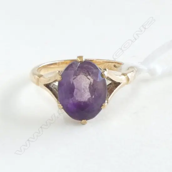 9ct GOLD AMETHYST  DRESS RING 2.8gms SIZE M