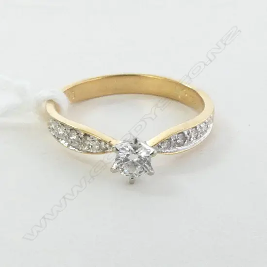 18ct DIAMOND SET RING, Dia=0.25ct, 2gm SIZE O