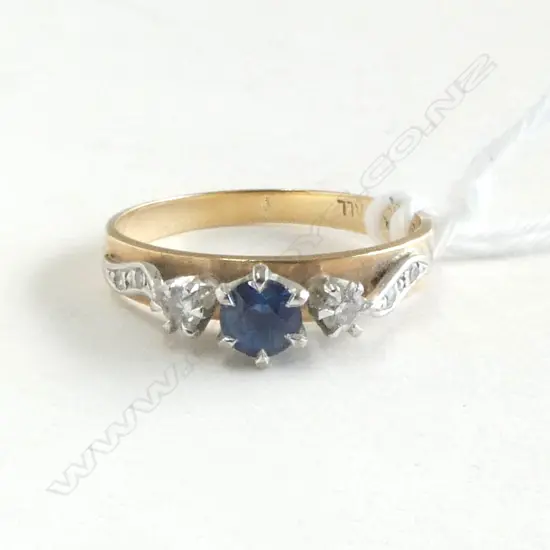 9ct GOLD SAPPHIRE & DIAMOND RING 2gms SIZE K 1/2