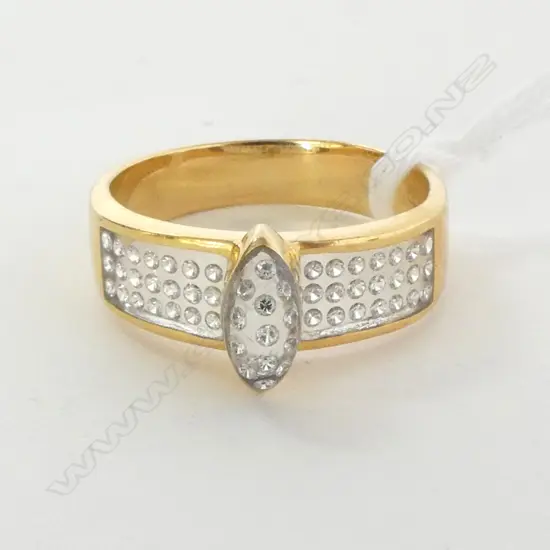 **RTV** 18ct DIAMOND SET RING D=0.50ct, 6.3gm SIZE T
