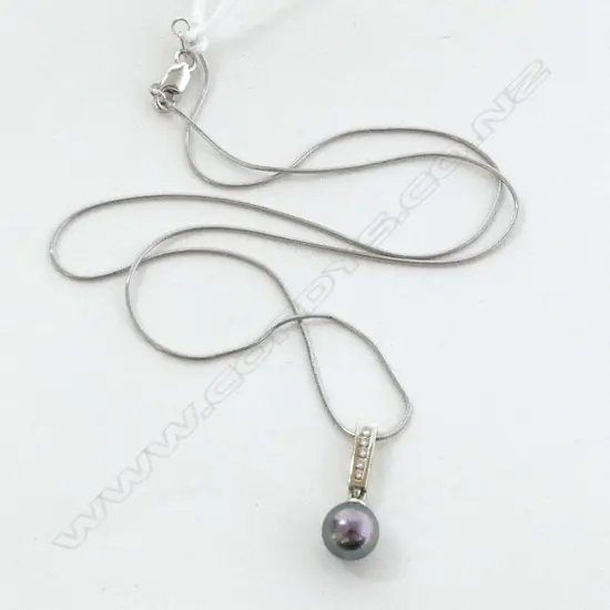 14ct WHT GOLD, BLK PEARL & DIAMOND SET PENDANT on 14ct CHAIN, 40cm (NEW)