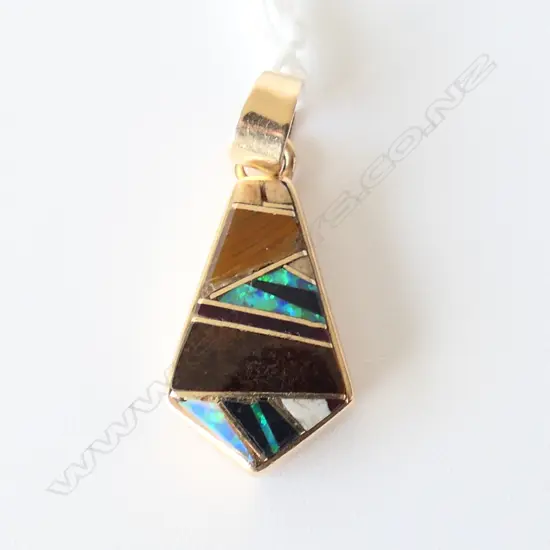 **RTV** 14ct GOLD & OPAL & GEM SET PENDANT 3.8gms