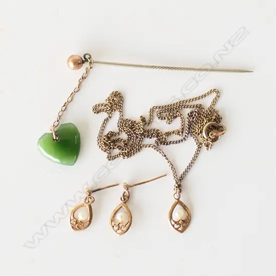 9ct GOLD & PEARL PENDANT & EARRINGS (no keepers) + gold & pounamu heart stick pin