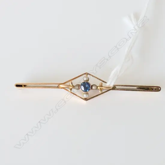 EDWARDIAN 15ct YELLOW GOLD blue stone & pearl bar brooch 2.9gms