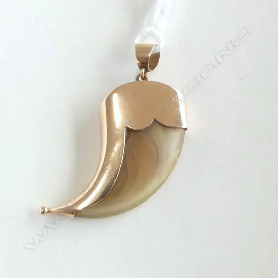 9ct GOLD MOUNTED LION'S or TIGER'S CLAW PENDANT 3.8gms