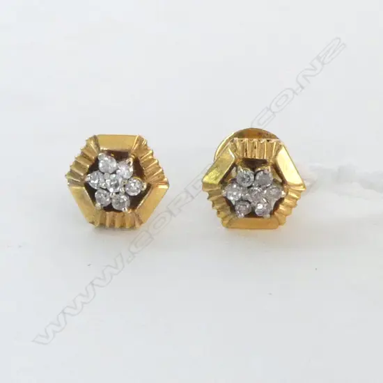 PR 14ct GOLD AND DIAMOND EARRINGS 7 DIA'S EA. 3.23gms