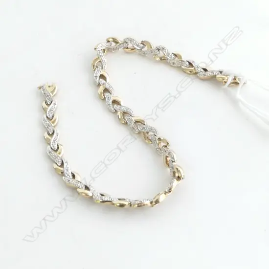 9ct DIAMOND SET BRACELET D=0.30ct, Dia.60mm, 9.2gm 21.5 CM LONG