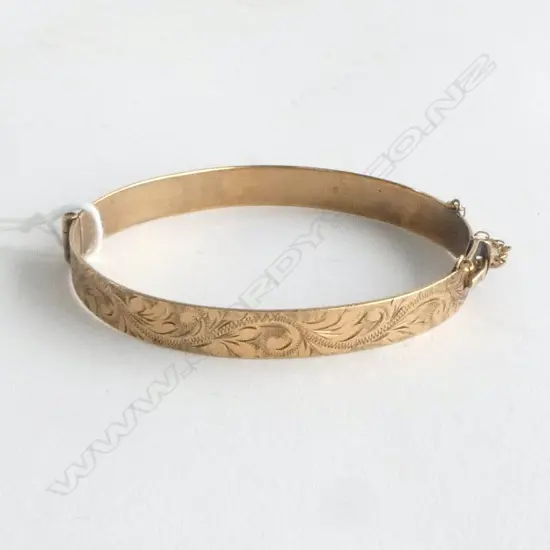 9CT YELLOW GOLD HINGED BANGLE half engraved 16gms