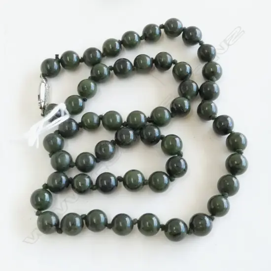 POUNAMU UNIFORM BEAD NECKLACE individually knotted L.480mm