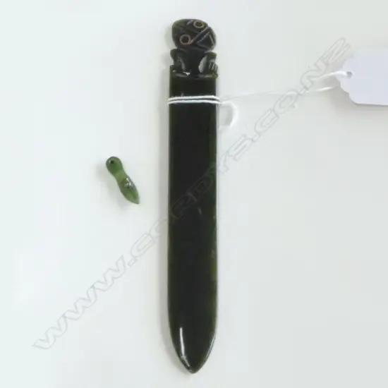 early 20thC POUNAMU MAORI CARVED TIKI LETTER KNIFE L.138mm & MINI SHOE CHARM