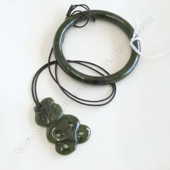 POUNAMU BANGLE + HEI TIKI