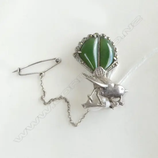 QUALITY VINTAGE SILVER & POUNAMU FANTAIL BROOCH finely modelled H.45mm