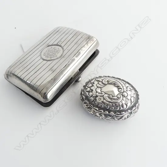 STG SILVER CIGARETTE CASE, LONDON 1898 73grms does not close + PILL BOX 19gms