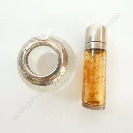 ANTIQUE SILVER TOPPED GLASS SCENT BOTTLE & BALL FORM VESTA