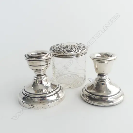 2 STG SILVER CANDLESTICKS H.65mm + STG LIDDED JAR