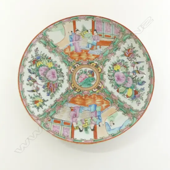 CHINESE FAMILLE ROSE PLATE, 260mm dia