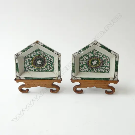 PR CHINESE FAMILLE VERTE BISCUIT DISHES, KONGXI (1662-1722)  1 repaired 105x90mm