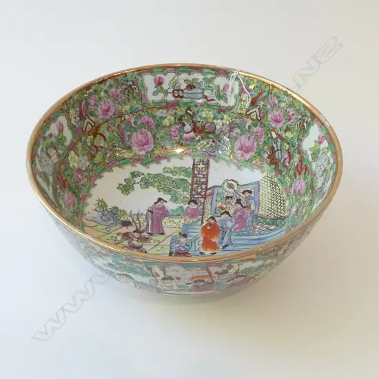 CHINESE FAMILLE ROSE LGE BOWL Dia.305mm. Gilded highlights. 