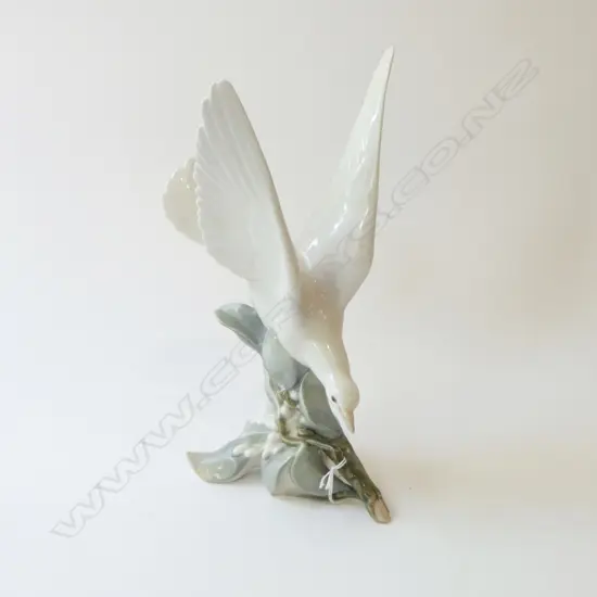 LLADRO DOVE H.280mm base repaired