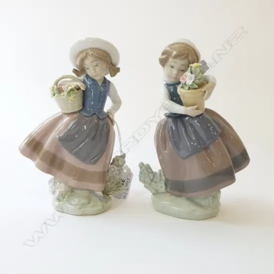 2 LLADRO GIRLS w. FLOWERS - minor losses H.170mm