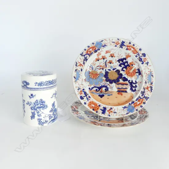 PR ANTIQUE MASONS PLATES DIA240MM & MANCHU PAT LIDDED JAR H130MM