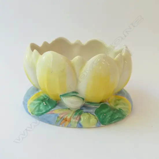 CLARICE CLIFF LILY BOWL W.230mm
