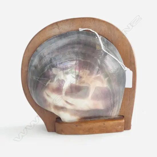 PACIFIC ISLAND WOOD & ENGRAVED MOP SHELL SCULPTURE 2 naked women waterskiing H.210mm