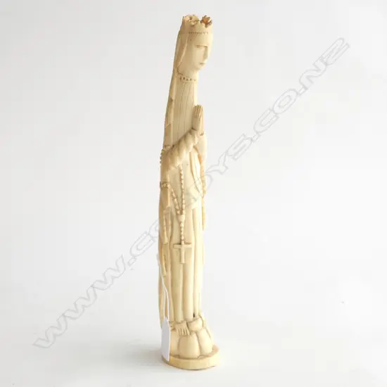 19THC IVORY TUSK THE VIRGIN MARY RELIGIOUS STATUE 555GMS (SMALL CHIP AT TOP),  H.310MM 