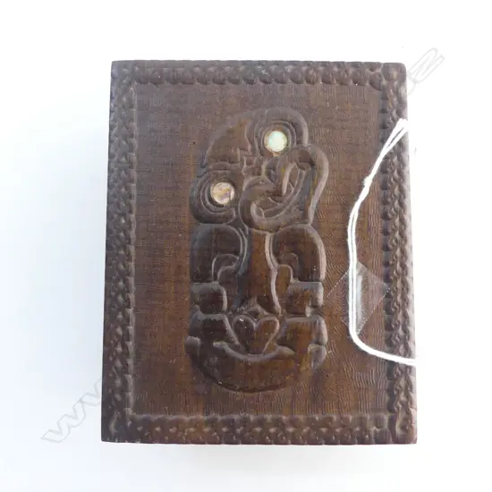 VINTAGE TRINKET BOX THE LID CARVED WITH A TIKI  paua inset eyes L.125mm