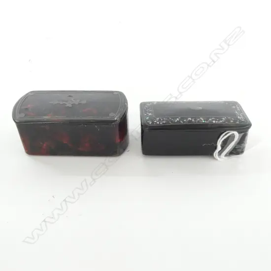 2 GEORGE III BLACK LACQUER DECORATED PAPIER MACHE SNUFF BOXES: abalone + faux tortoiseshell  